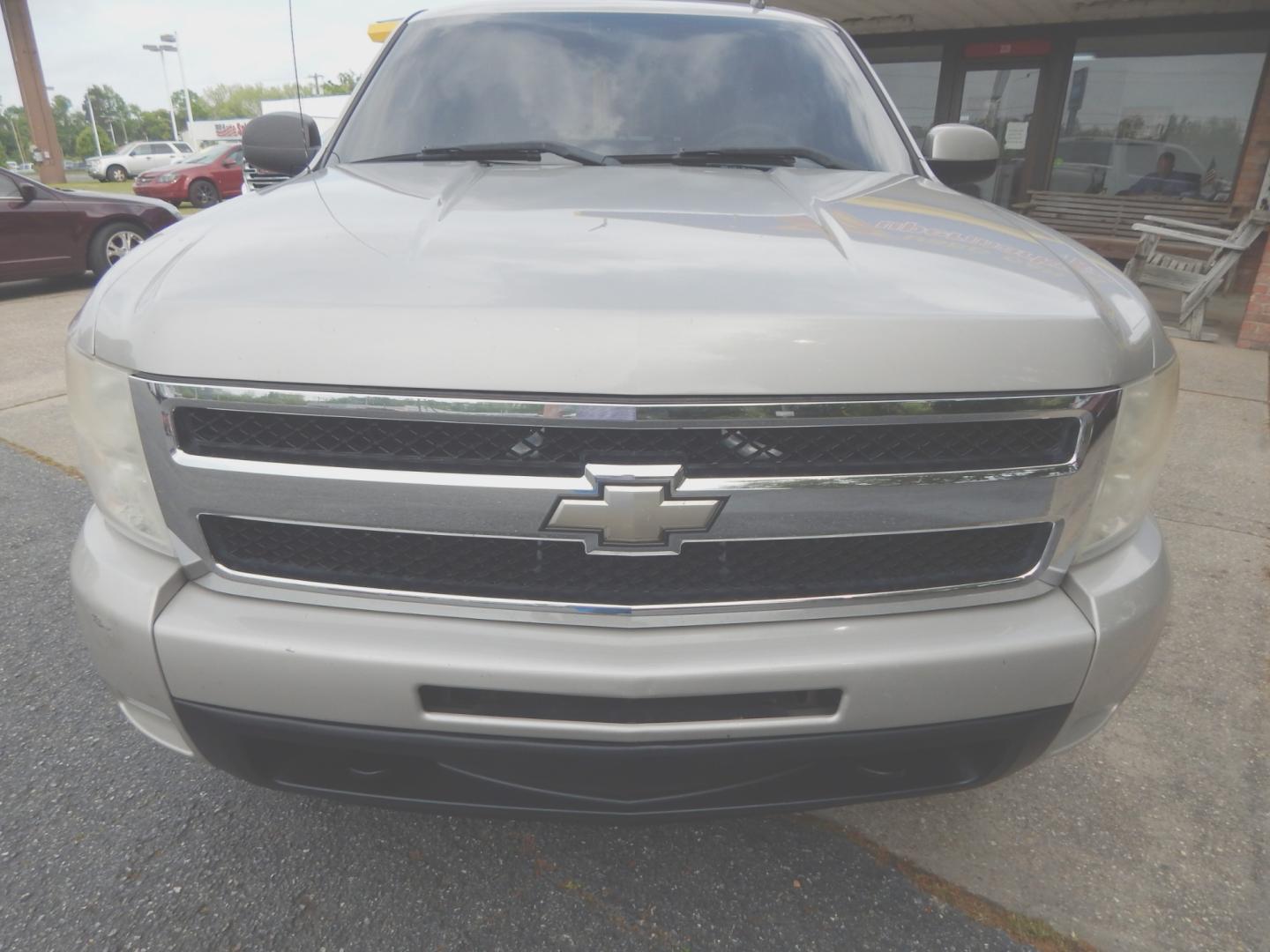 2009 Silver Metallic /Gray Leather Chevrolet Silverado 1500 LTZ Z71 (3GCEK33309G) with an 5.3L engine, Automatic transmission, located at 3120 W Tennessee St, Tallahassee, FL, 32304-1002, (850) 575-6702, 30.458841, -84.349648 - Used Car Supermarket is proud to present you with this loaded immaculate 2009 Chevy Silverado Crew Cab LTZ Z71 with leather and low miles. Used Car Supermarket prides itself in offering you the finest pre-owned vehicle in Tallahassee. Used Car Supermarket has been locally family owned and operated f - Photo#1